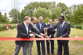 Einweihung des neuen CampusLabs for Global Soil Health, Water and Climate.V.l.n.r. Christian Polensky, Prof. Kaveh Madani, TUHH-Präsident Prof. Andreas Timm-Giel, Prof. Nima Shokri, TUHH-Vizepräsidentin Forschung Prof. Irina Smirnova, Prof. Tshilidzi Marwala
