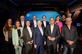 Das Podium der Veranstaltung „Handelskammer on tour“ in Harburg: hochkarätige Gäste aus Wissenschaft, Wirtschaft, Politik und Kultur (