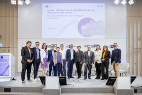 Expertise auf der Bühne: das Podium der Veranstaltung „Die Produktion der Zukunft“ von Handelskammer und TU Hamburg (